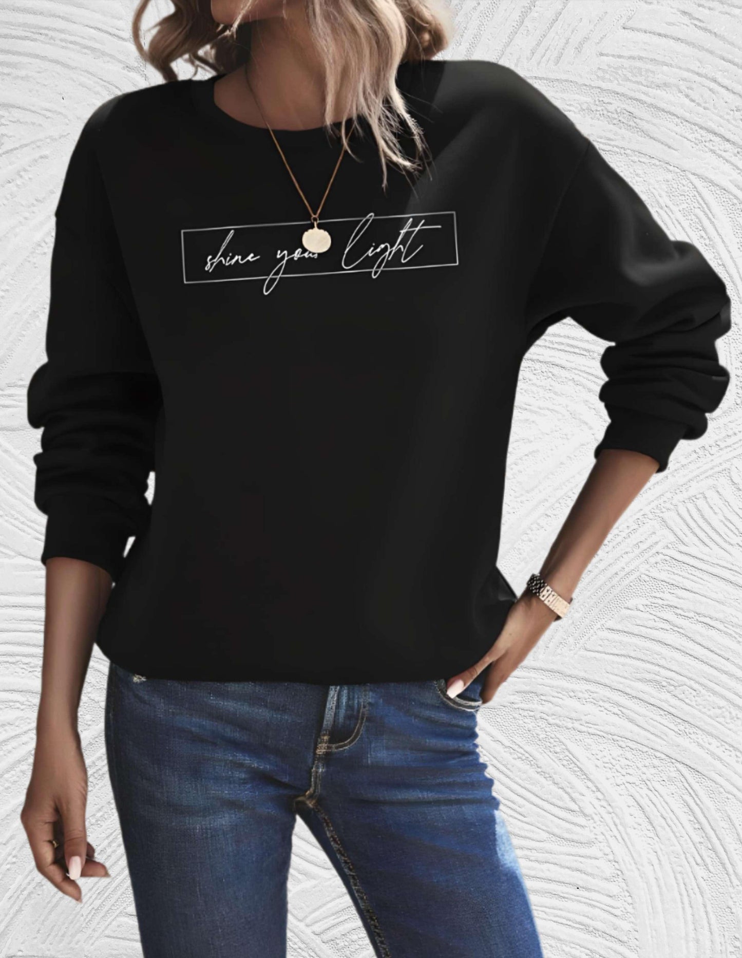 Schlichtes und elegantes Sweatshirt mit positiver Botschaft.