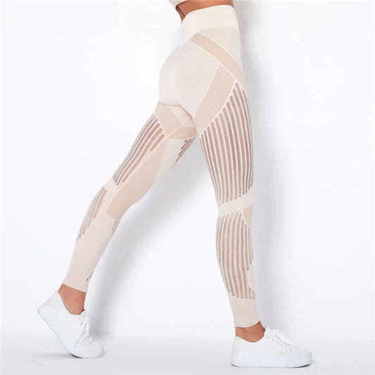 Figurformende Sport-Leggings mit Mesh-Einsätzen für Atmungsaktivität.